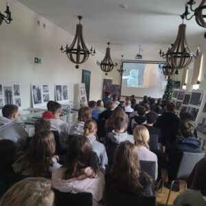 Projekcja filmu "Weigl - zwyciężyć tyfus"