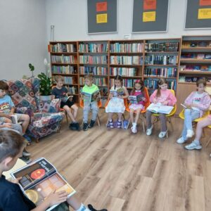 klasy drugie w bibliotece