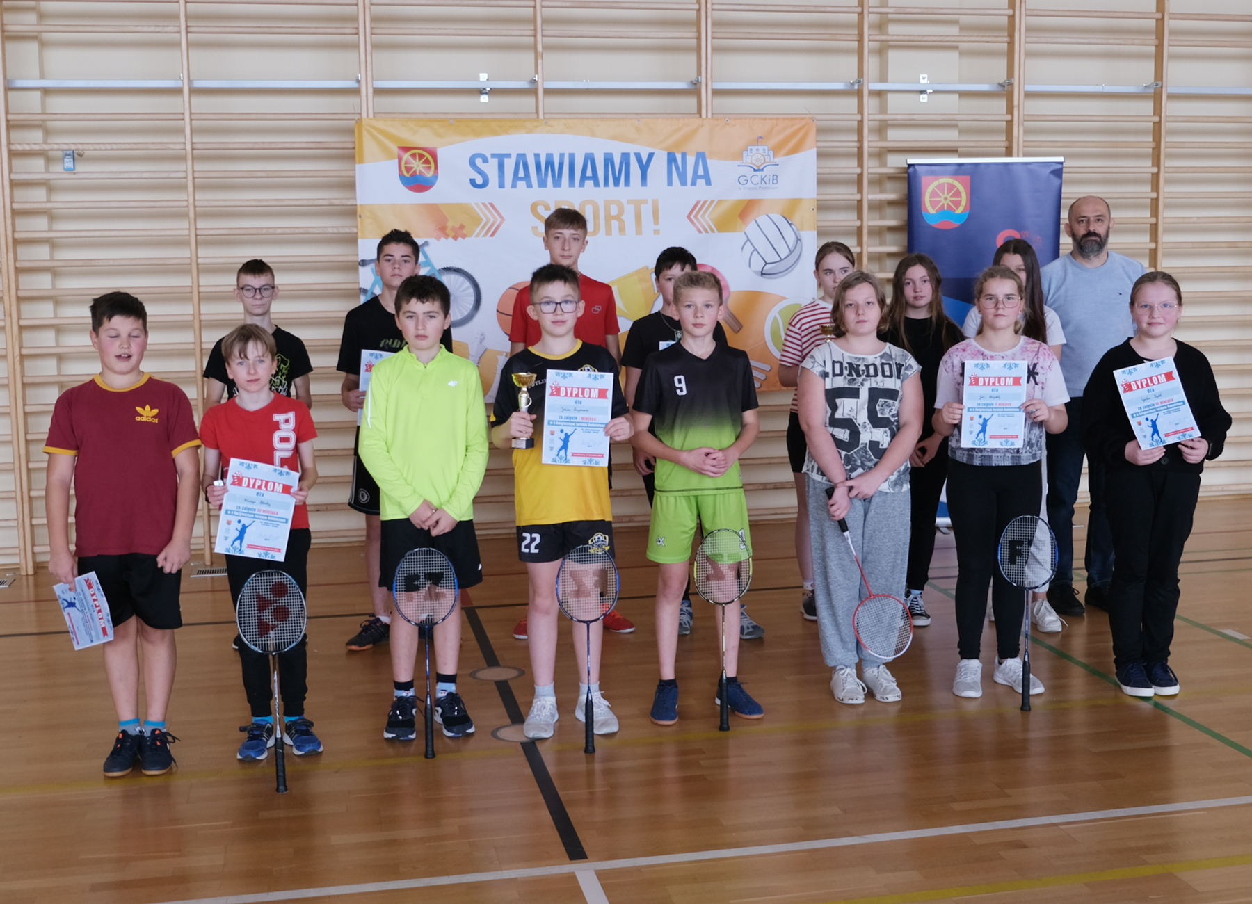 Read more about the article Świąteczne rozgrywki w badmintonie