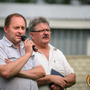 Ówcześni: Dyrektor Gminnego Ośrodka Kultury Pan Janusz Węgrzyn oraz Prezes SMWR Pan Tadeusz Majchrowicz